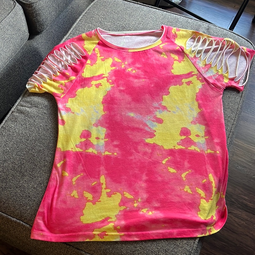 Cute spring colors on this tie dye shirt